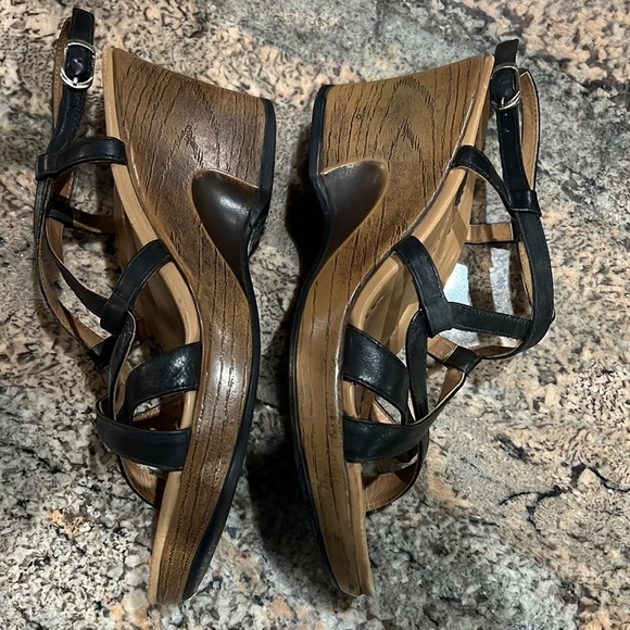 Dansko Platform Sandals - Picture 4 of 8